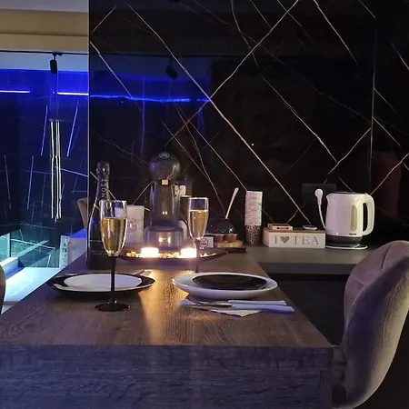 Romantic Jacuzzi Apartment *