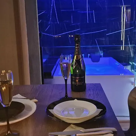 Romantic Jacuzzi Apartment